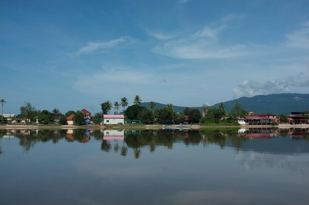 Nomads Guesthouse Kampot Exterior foto