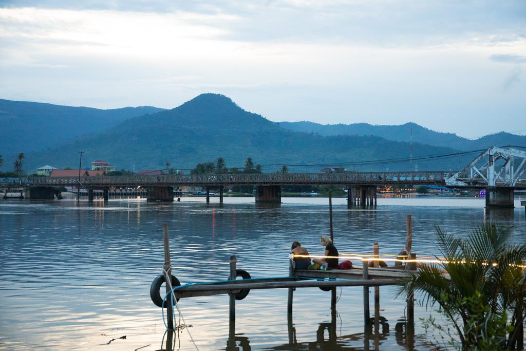 Nomads Guesthouse Kampot Exterior foto